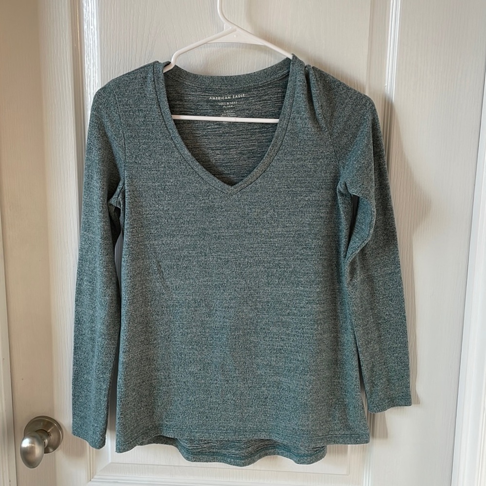American Eagle 🦅 Soft & Sexy Plush Long Sleeve V-neck Tee, light green, S